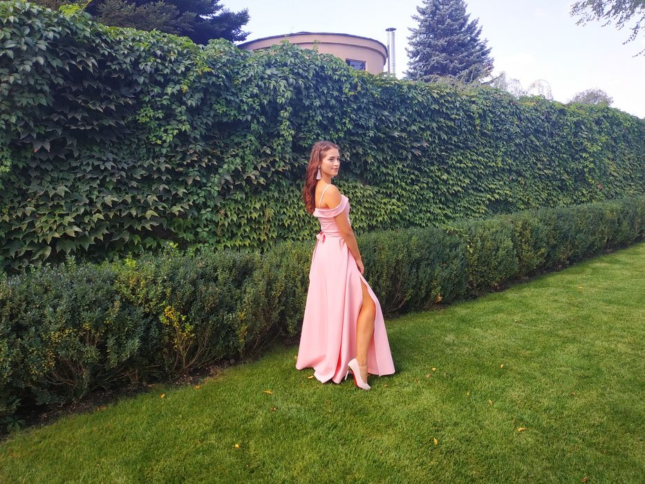 Нарядное, нежное  платье