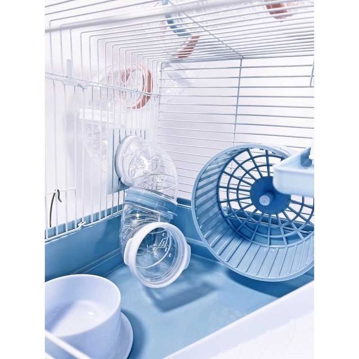 Просторная клетка для хомяка. Нежные цвета, полный комплект. Av511.