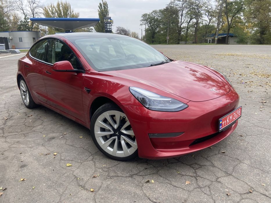 Tesla model 3 2022рік