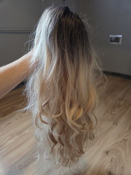 Włosy syntetyczne efekt ombre blond