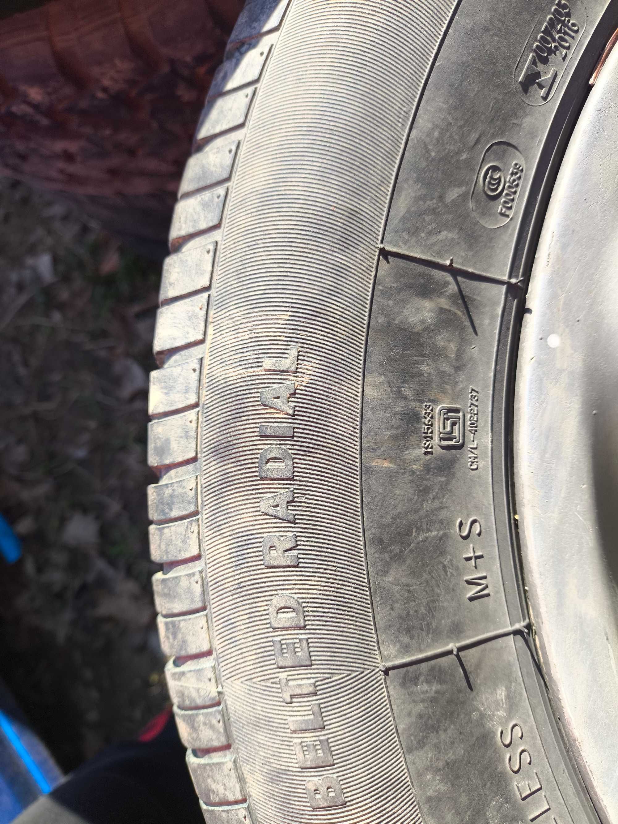 Oryginalne Felgi 6*139,7 z oponąmi 205/65/16"  M+S