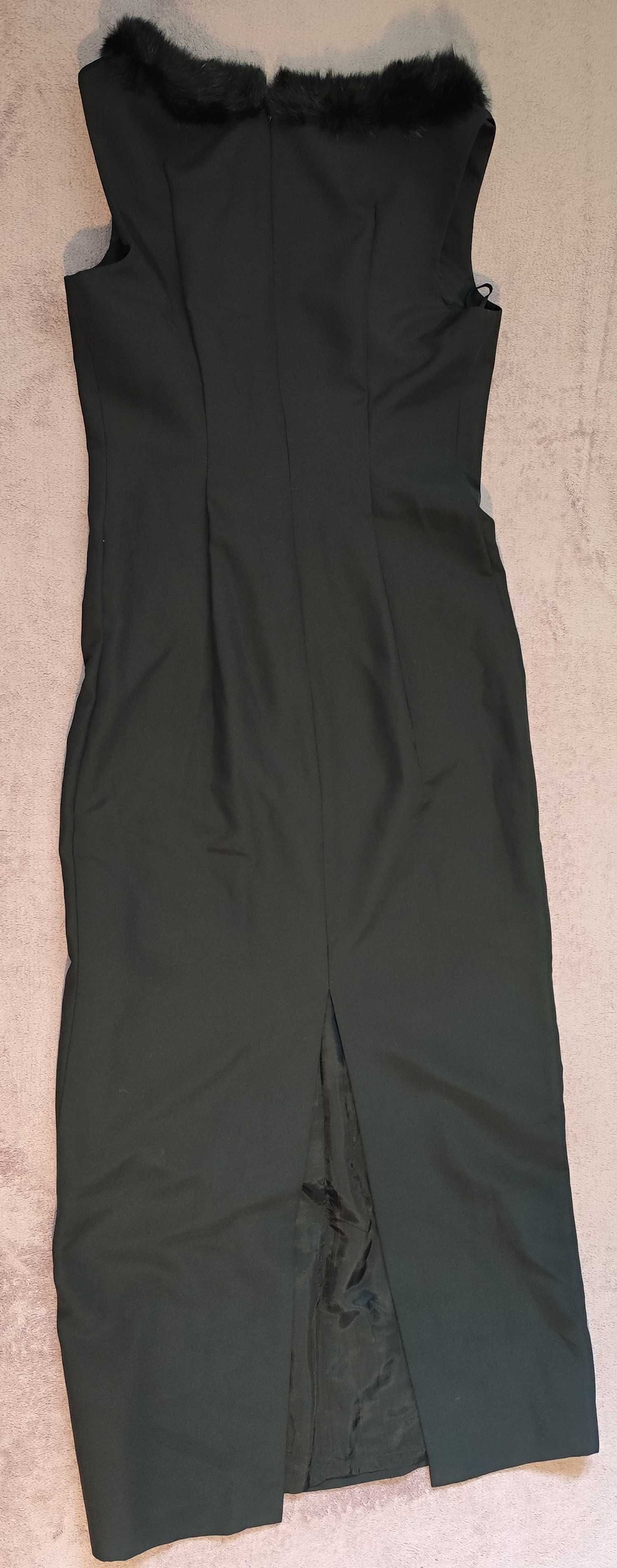 Vestido Preto Clássico com Gola de Pelo e Paetês