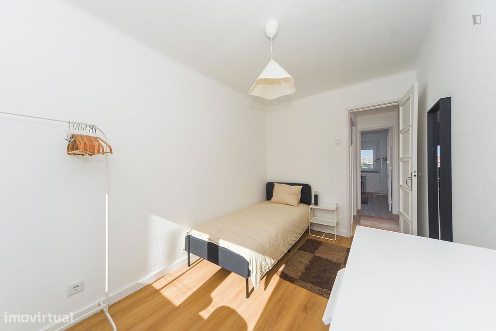 749611 - Quarto com cama de solteiro em...