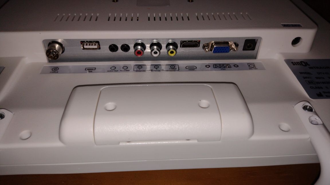 LCD 17 Multimedia Monitor