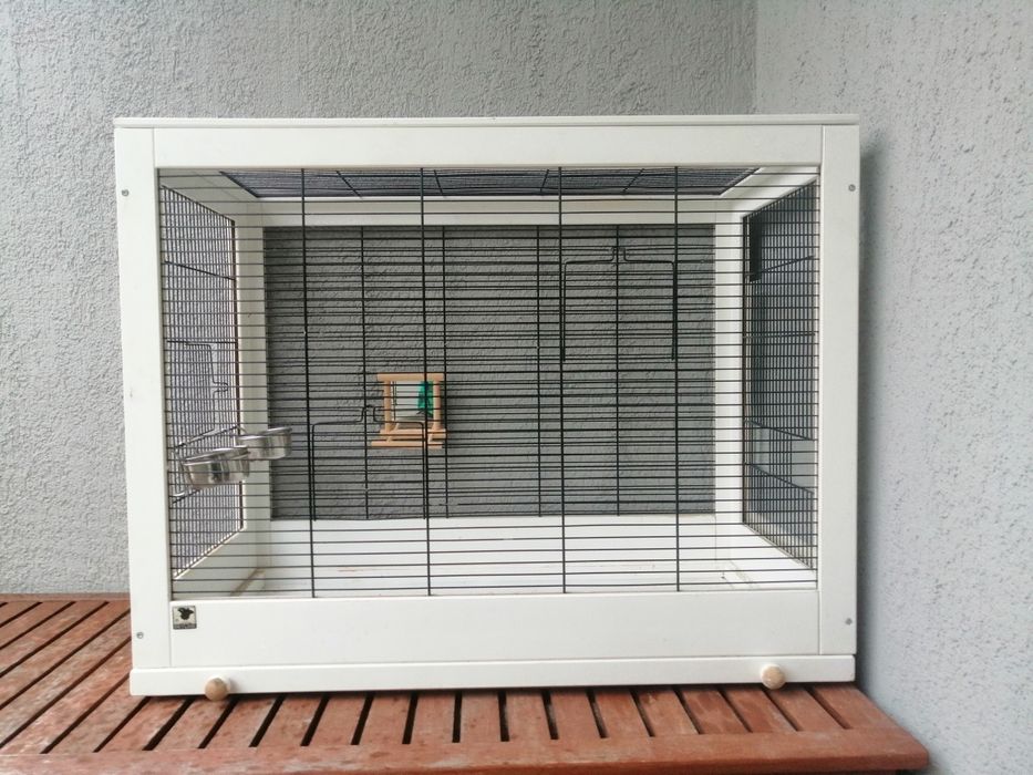 Drewniana klatka dla ptaków