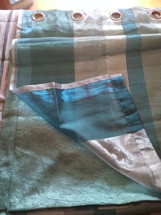Cortinados em duas partes c/portes incluídos