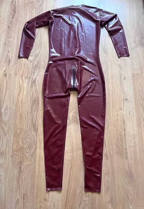 988/ OD REKI XXL Latex CHLOROWANY piękny kombinezon catsuit czerwony