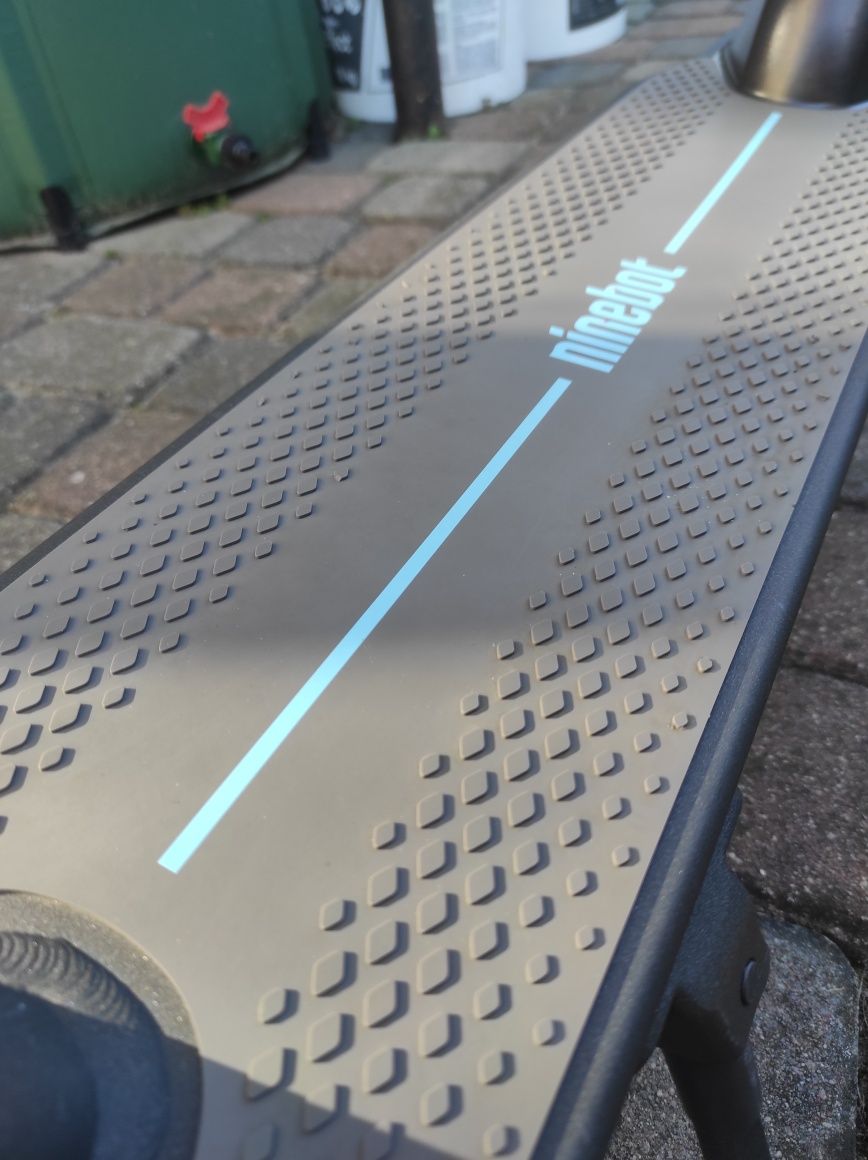 Hulajnoga elektryczna Segway G30D MAX, 65km zasięg bez ładowania!