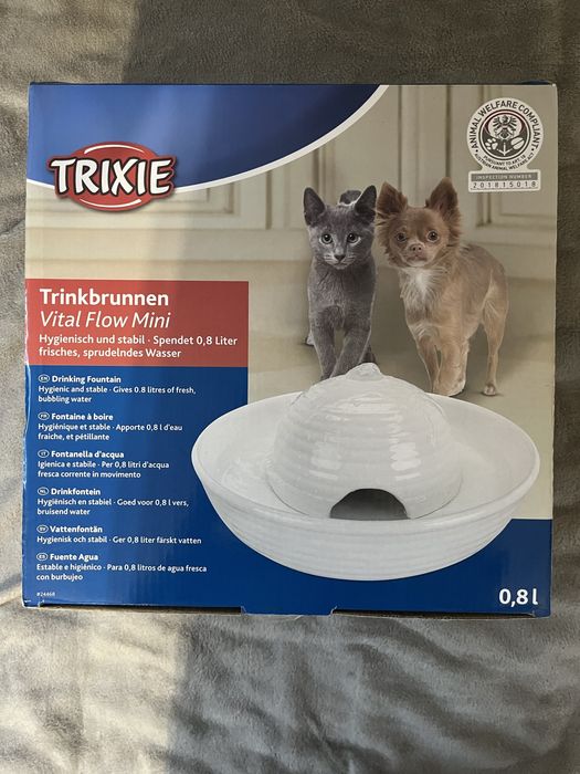 Porcelanowa fontanna dla psa lub kota