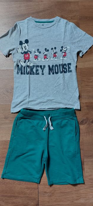 Conjunto Mickey de tshirt e calções 7 / 8 anos