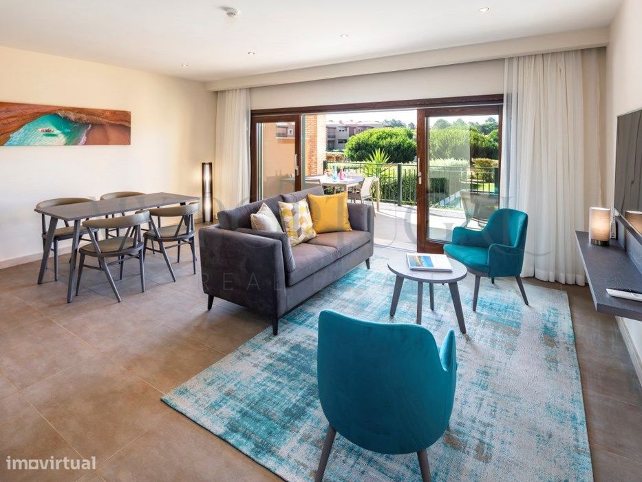 Exclusiva Moradia com Piscina Privada e Vista Mar em Condomínio Pre...