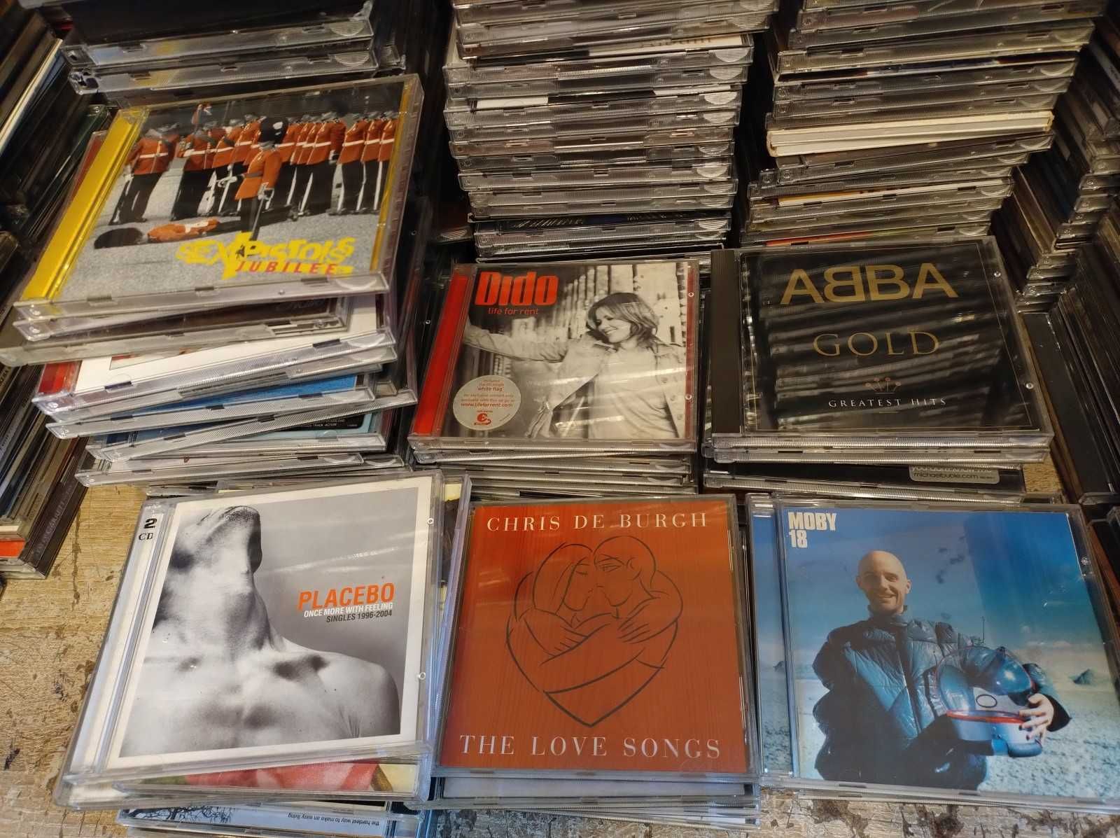 Karton z płytami CD z muzyką 260 sztuk -4