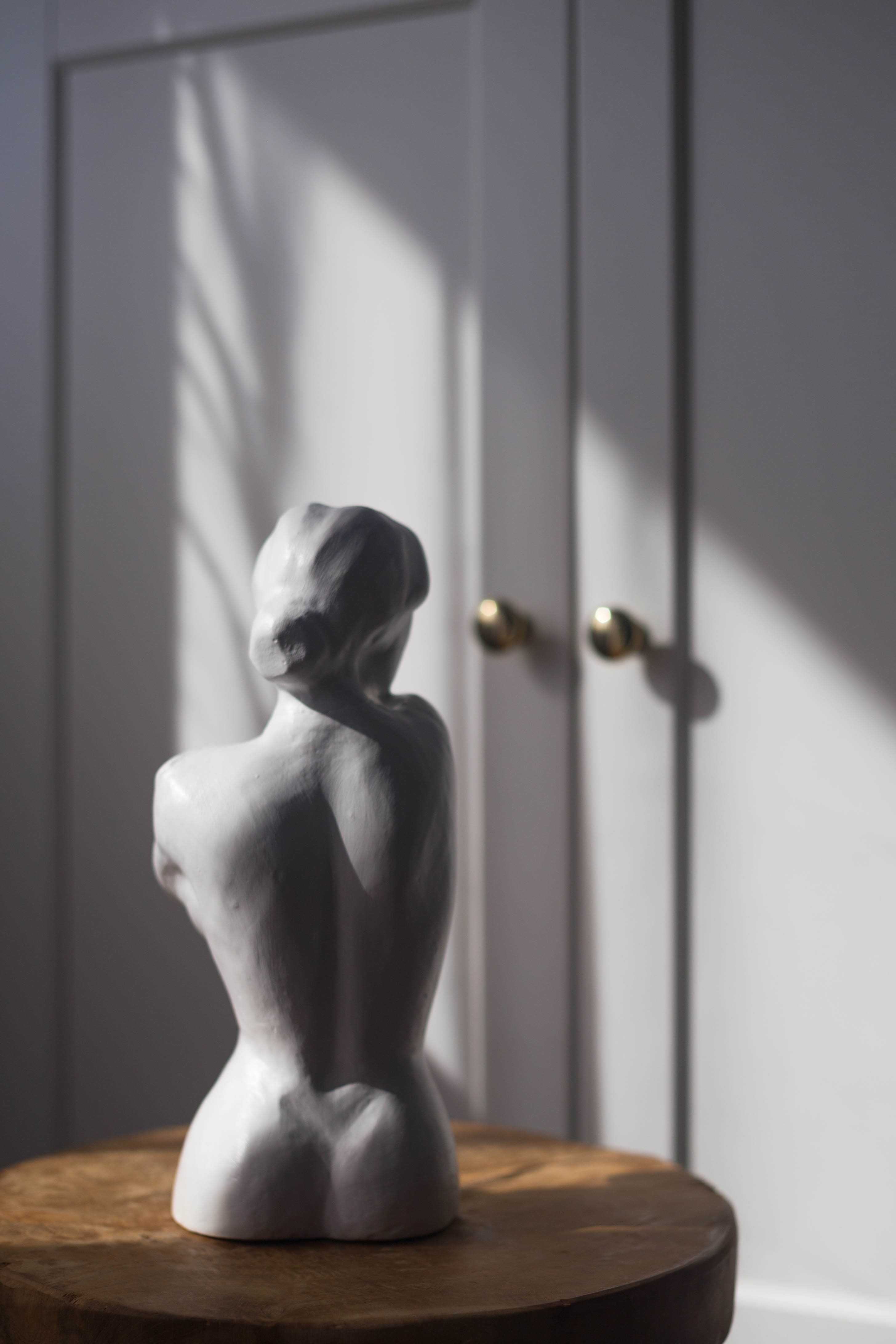Figura kobiety - ręcznie wykonana rzeźba nr 014