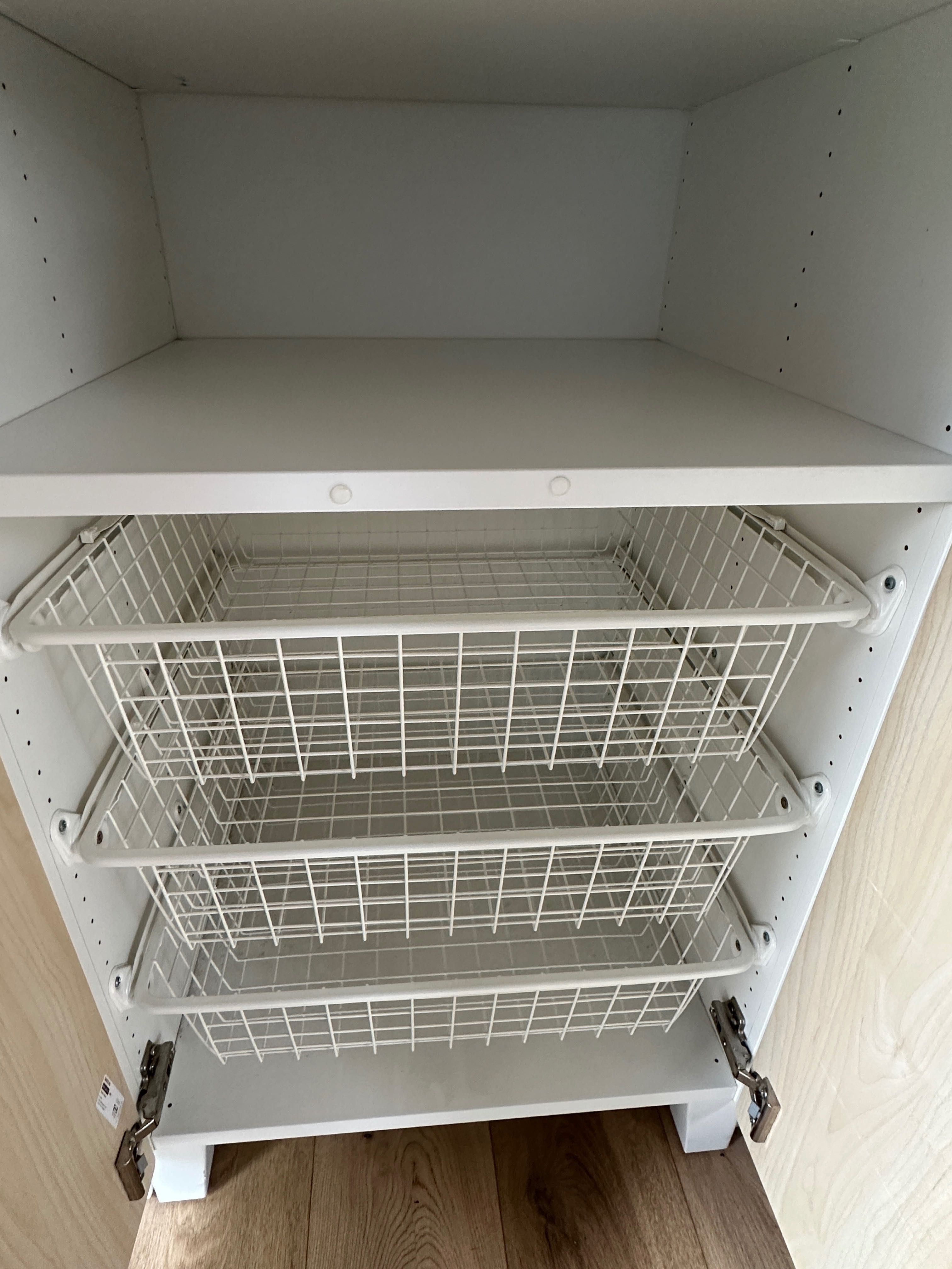 2 szafy IKEA do pokoju dziecięcego SMASTAD