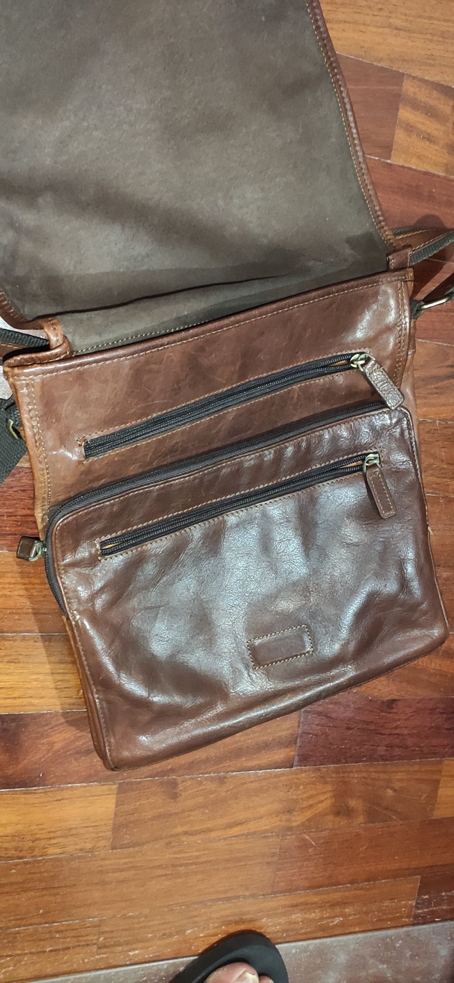 Mala de Pele | Katana Paris | Tira-cola mochila cor escura Dark Leathe