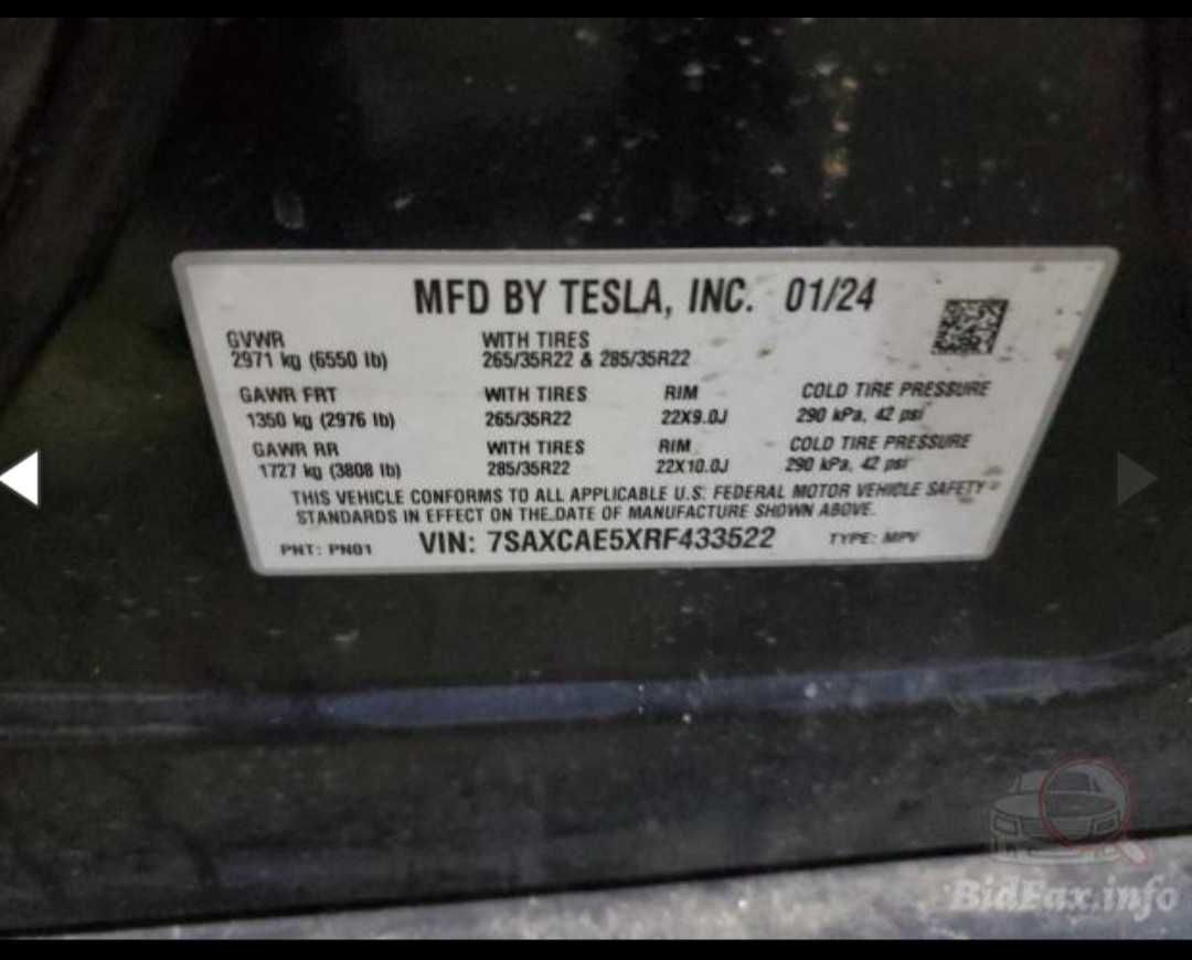 Tesla Model X 24 рік