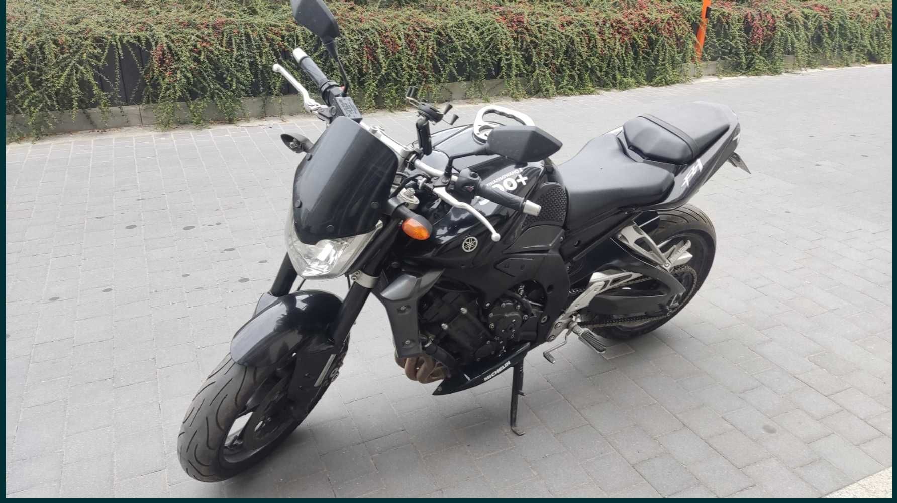 Yamaha FZ1 Fazer 1000 FZ 1 N naked jak R1