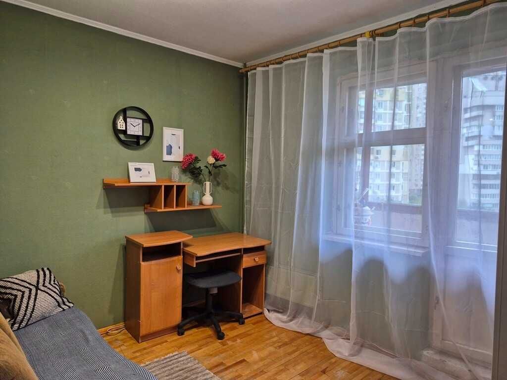 Сдам 3-кімнатну вул. Драгоманова, метро Позняки 10 хв. пішки