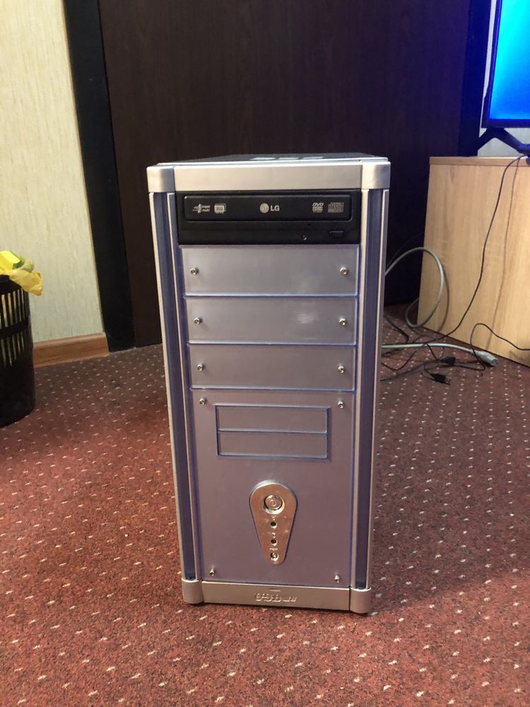 Бюджетний ігровий компʼютер intel i5, 8gb, ssd 120, hdd 500, radeon r9