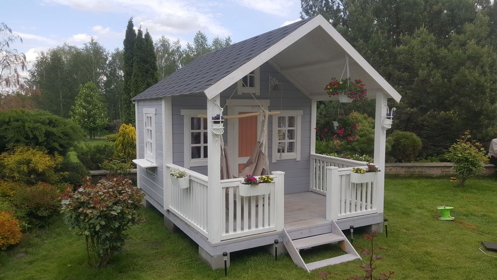 Детский домик деревянный