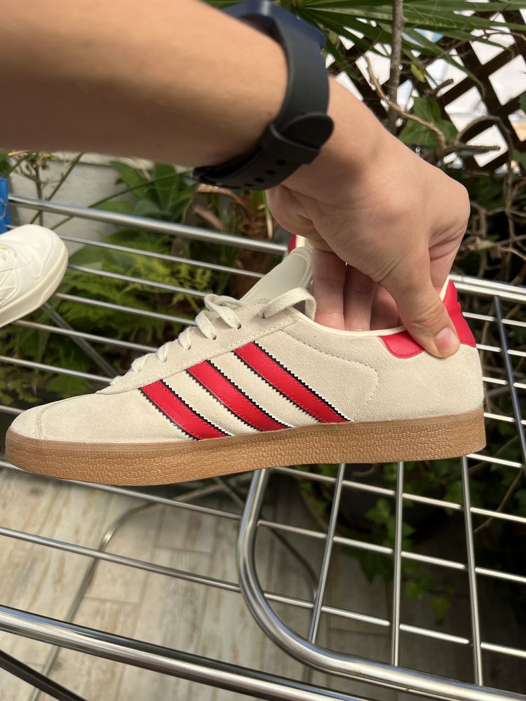 Adidas gazzele & manchester united koloboration 42 2/3