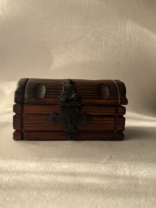 Mini baú em madeira antigo