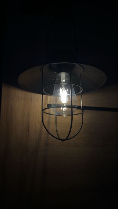 Lampa solarna wisząca metalowa Pearlstar w kolorze czarnym