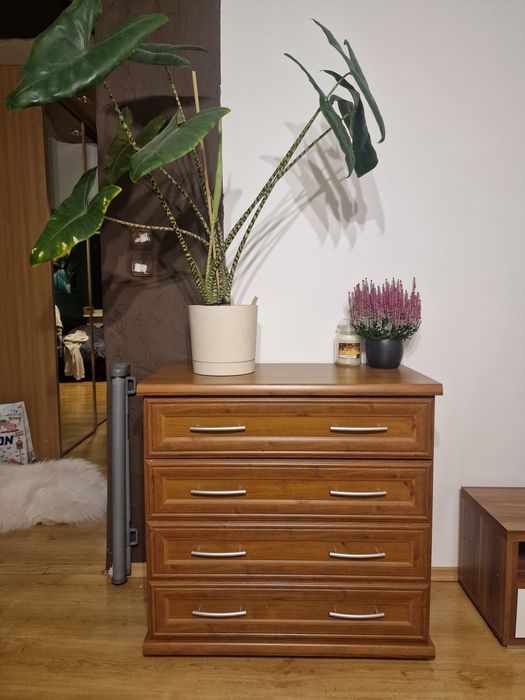 Zadbana komoda szafka brązowa drewno 90 cm Szerokość