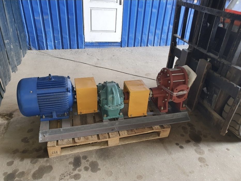 Насос шестеренный пищевой  для перекачки патоки, мелассы, мезги, сусла