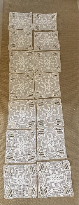 Quadrados Crochet feitos à mão,são 33,para fazer toalha.