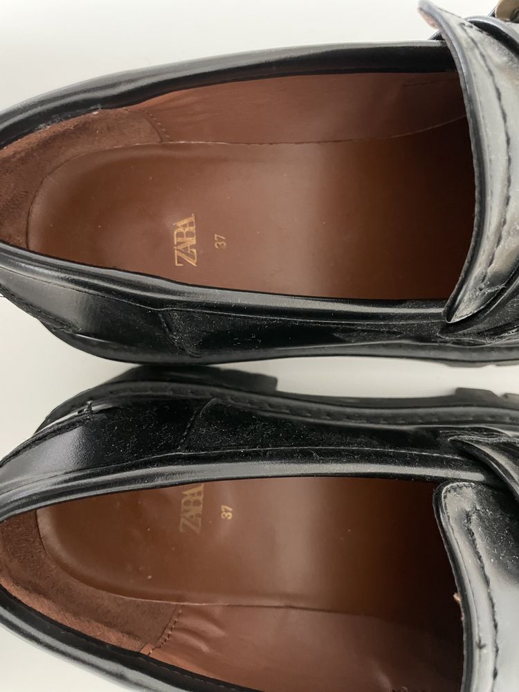 Vendo sapatos/loafers zara pretos Tam 37