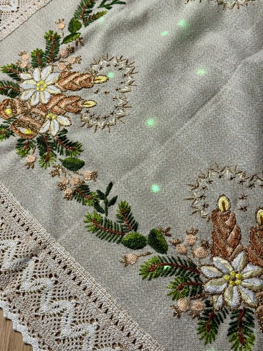 Bardzo efektowny i oryginalny obrus dekoracyjny – na Świąteczny Stół;