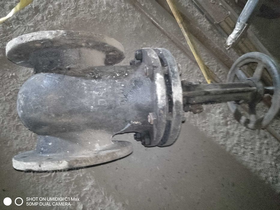 Засувки чавунна 30ч6бр ду 150 ру 10.
