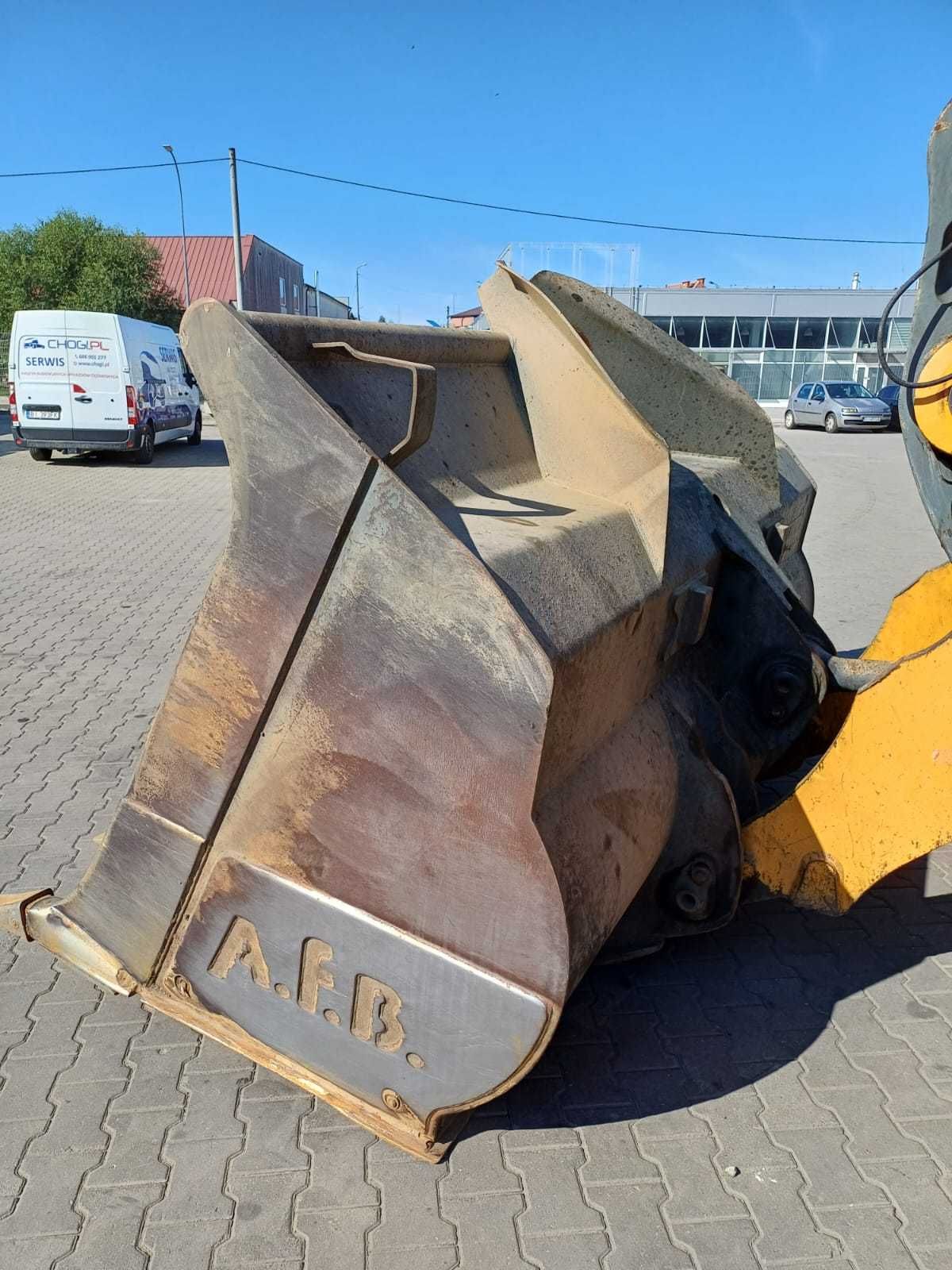 Ładowarka kołowa LIEBHERR L 566 - wypożyczalnia ładowarki transport