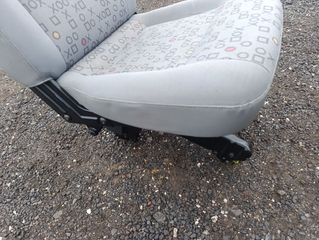 Koziołek gotel pojedynczy otwierany składany 2 rząd  VW T5 T6 OX