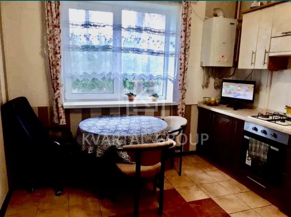 Двокімнатна з ремонтом біля парку, 2к квартира в центрі