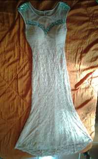 Vestido rosa claro  rendado elástico