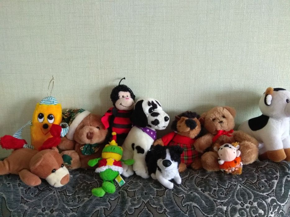 Іграшки м'які різні