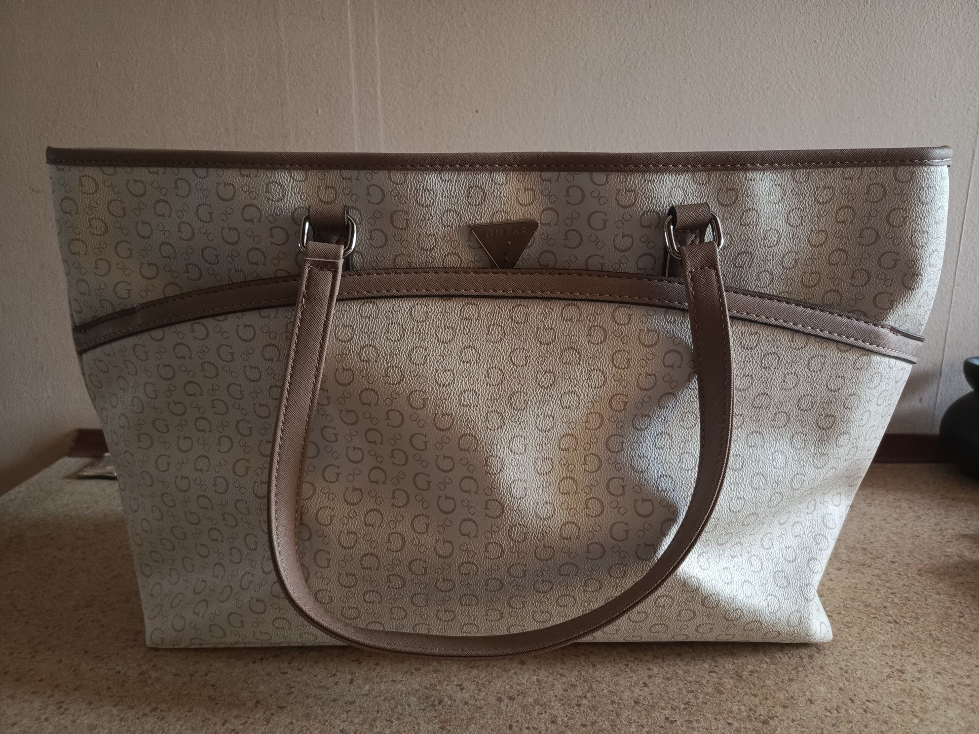 Nowa torba codzienna GUESS