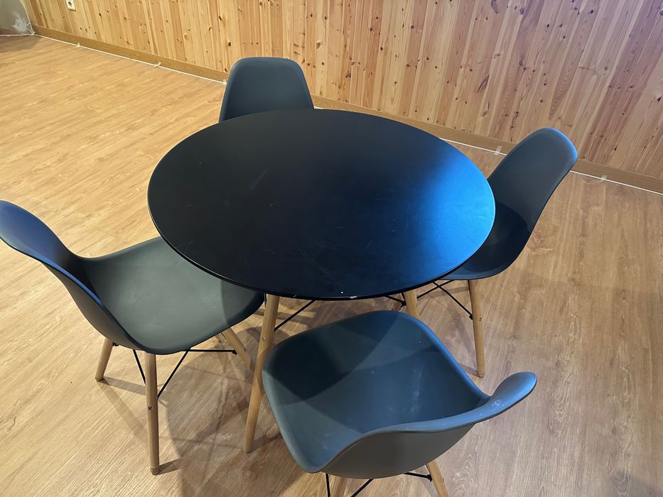 Conjunto de escritório - Secretaria, mesa e cadeiras, armarios