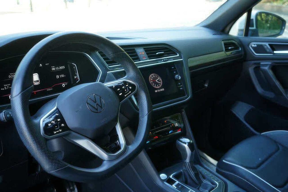 Volkswagen Tiguan      2022