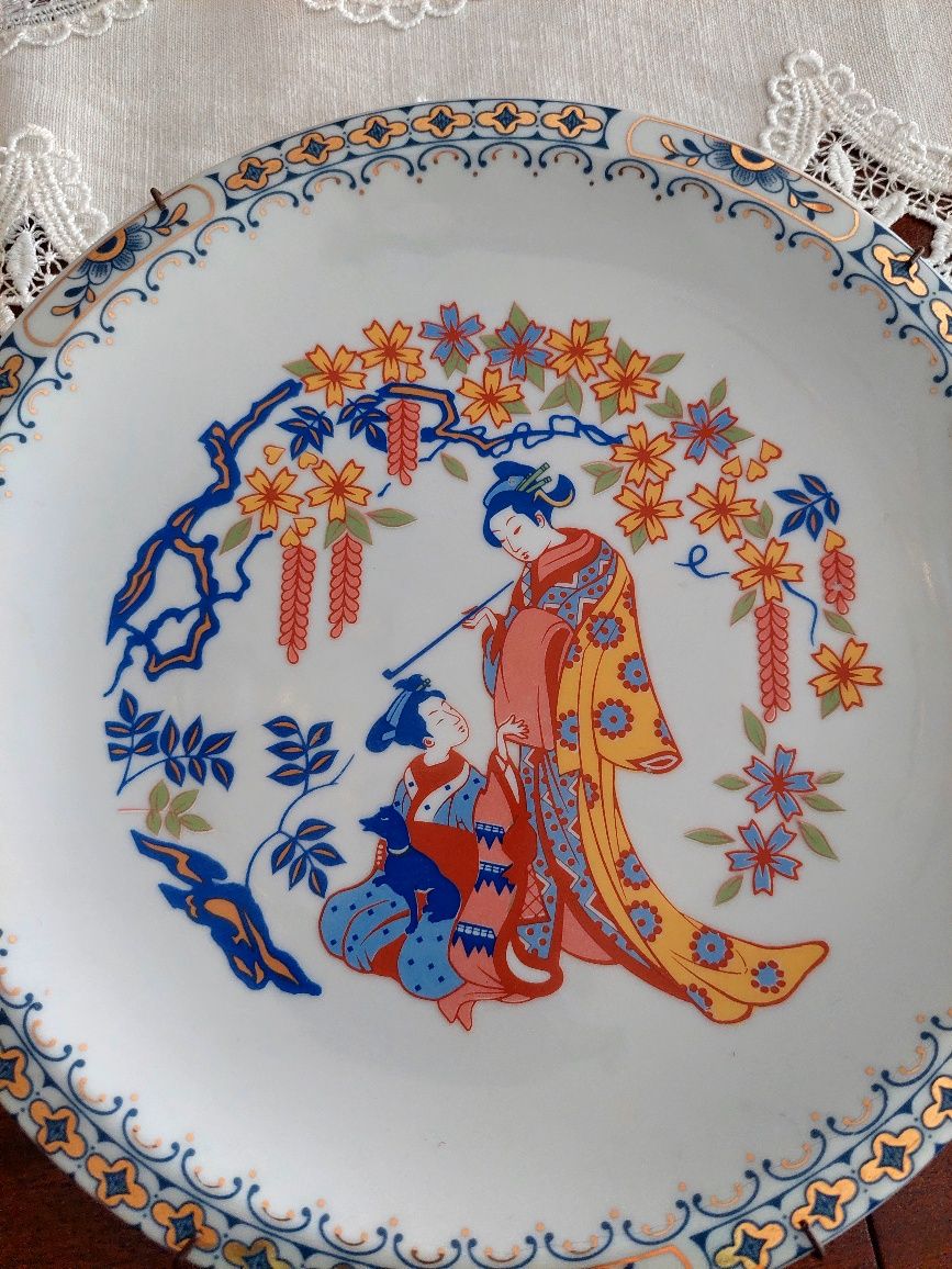 Pratos e potes de porcelana chinesa e japonesa