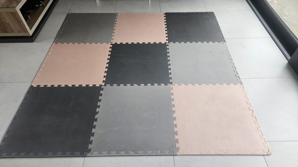 Mata podłogowa różowo szare puzzle