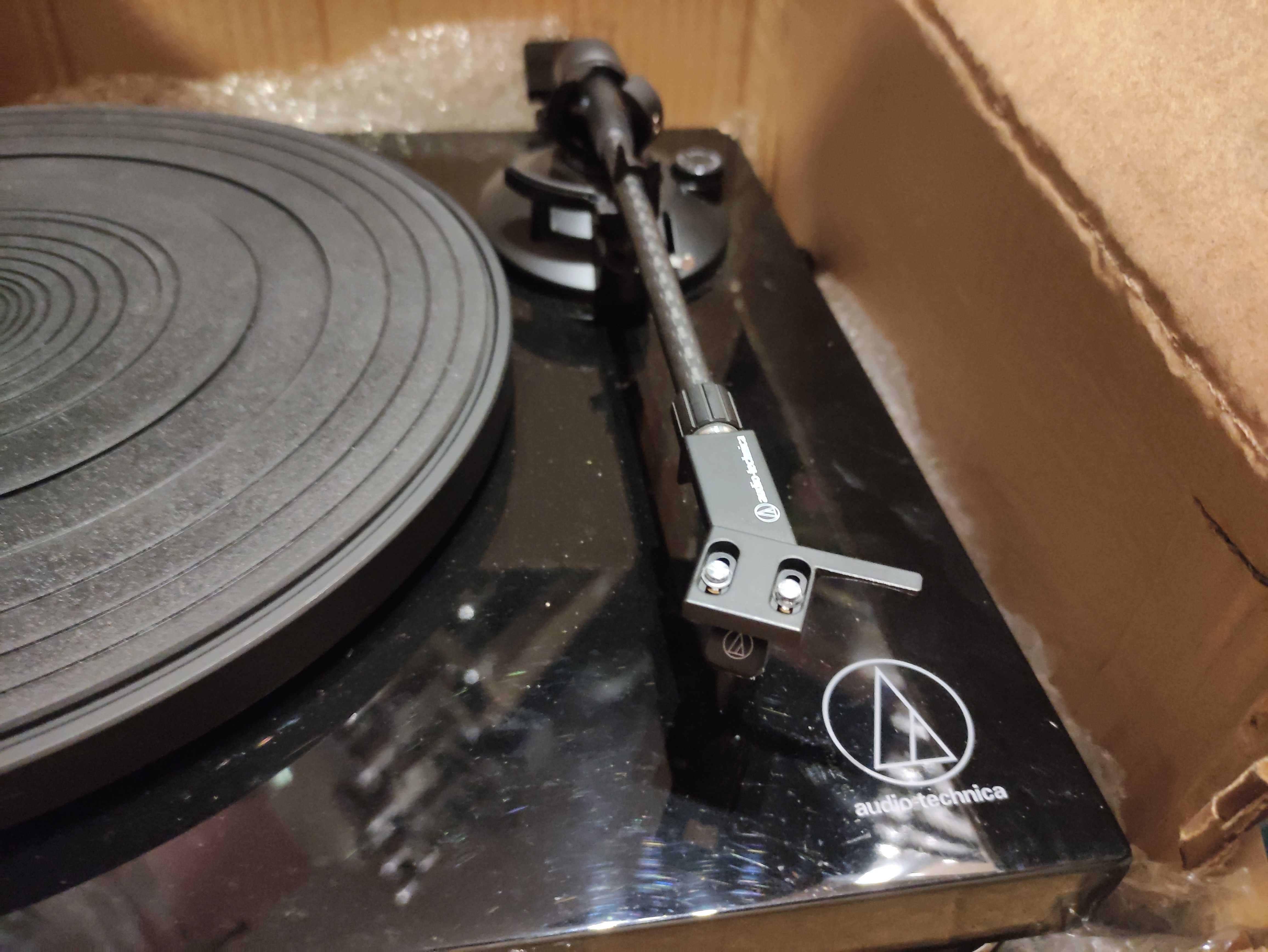 Zestaw 4 sztuk Gramofon JAM Audio-Technica  Crosley Voyager Dune
