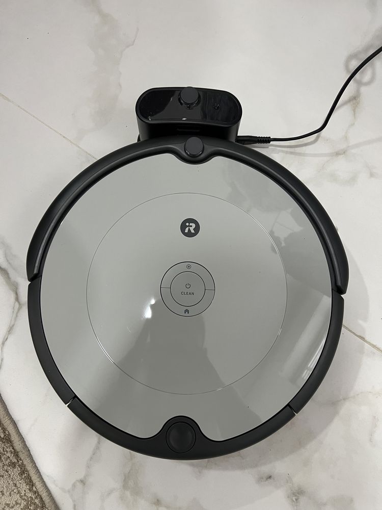 Aspirador robô irobot roomba 698 Wi-Fi