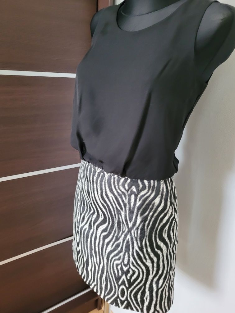 Śliczna sukienka Next rozm.36. Dlugosc 84 cm, klatka 44, pas 35 cm.