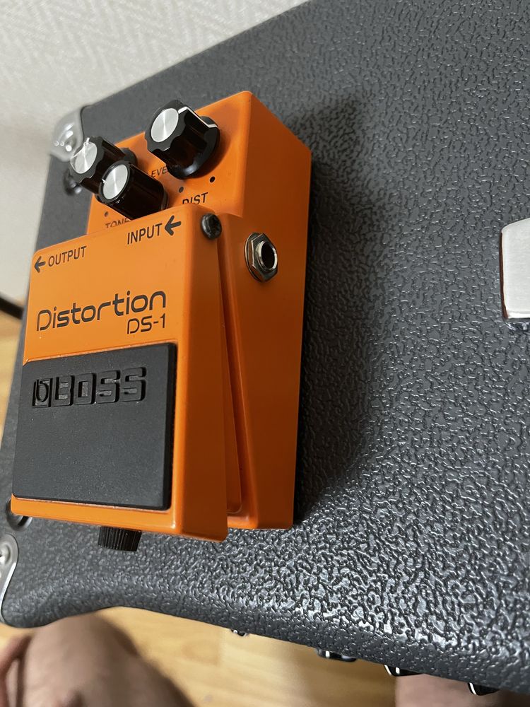 Гітарна педаль ефекту Boss DS-1 distortion