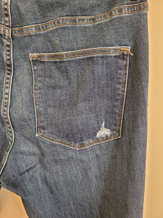 Jeansy H&M  wyższym stanem rozm.40-42 .42