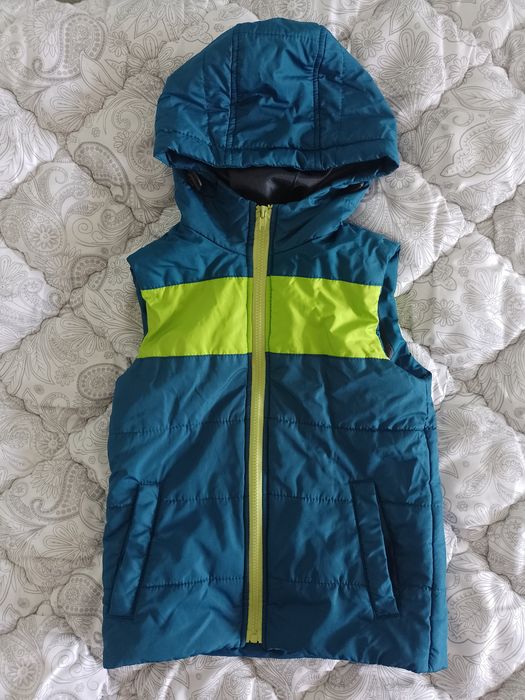 Продам желетку на мальчика