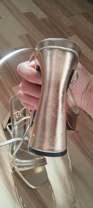 złote sandały na słupku reserved 41